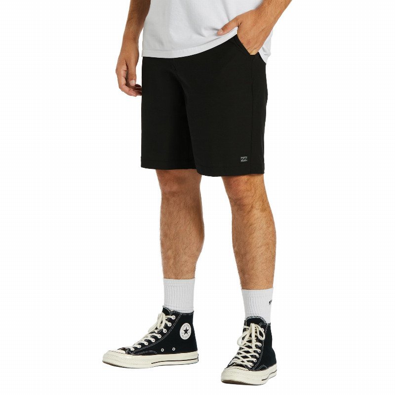 Crossfire Solid Walkshorts in Black