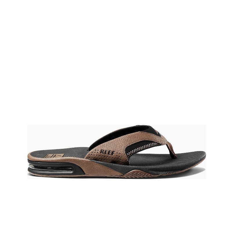 Fanning Flip Flops in Black & Tan