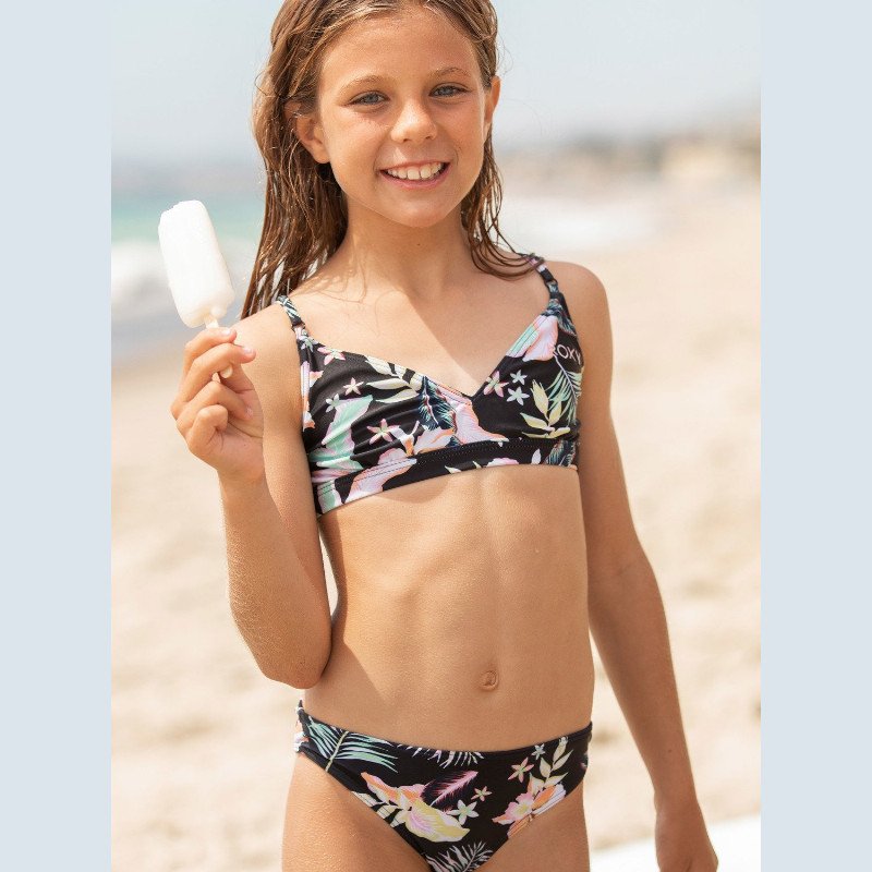 https://www.urbansurfclothing.com/image/800~800~roxy-california-friends-athletic-bikini-set-for-girls-8-16-black~260526~1.jpg